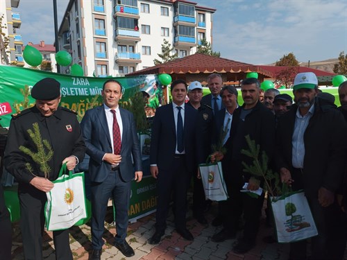 Milli Ağaçlandırma Gününde Fidanlar Dağıtıldı